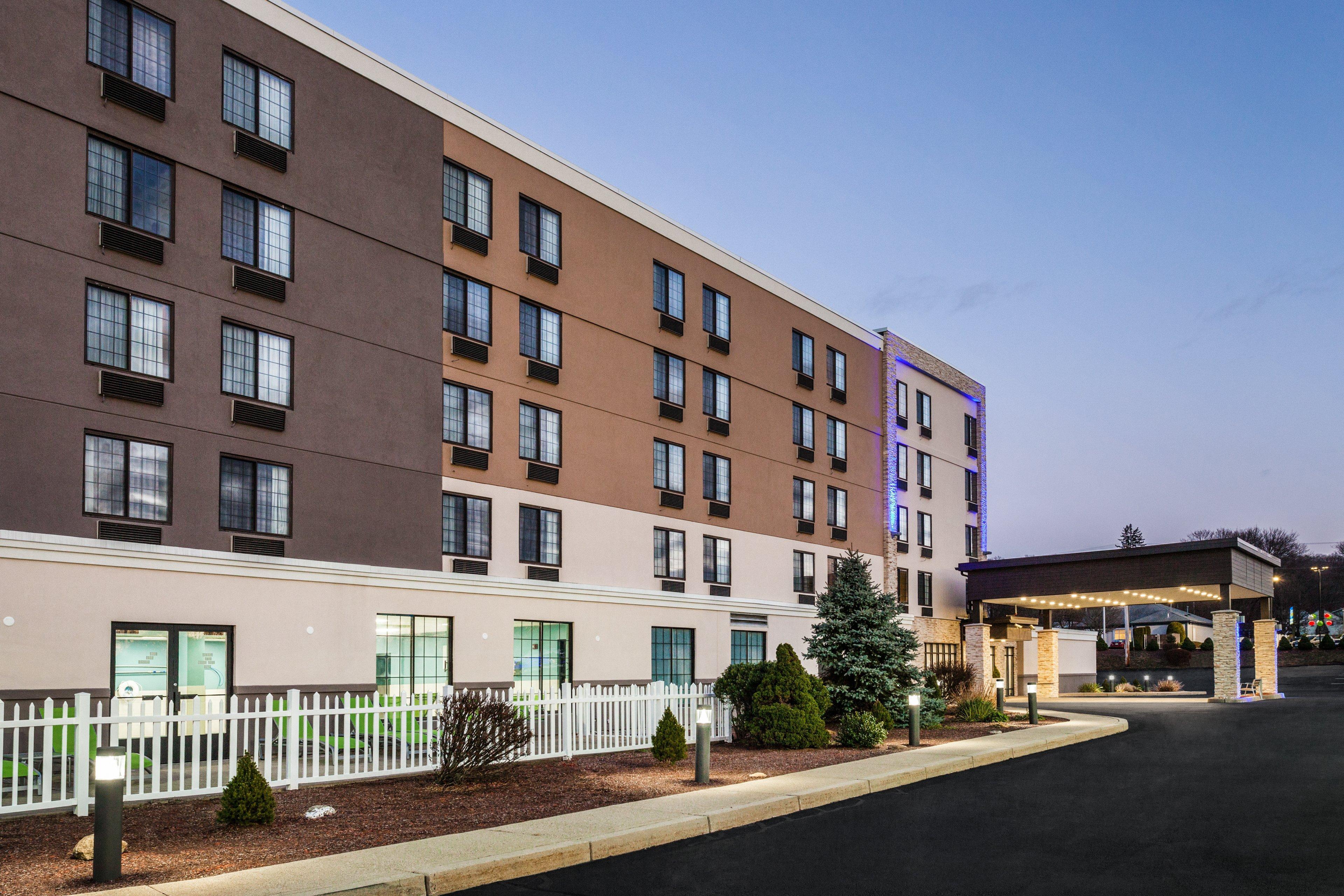 Holiday Inn Express Hotel & Suites Providence-Woonsocket By Ihg Exterior foto