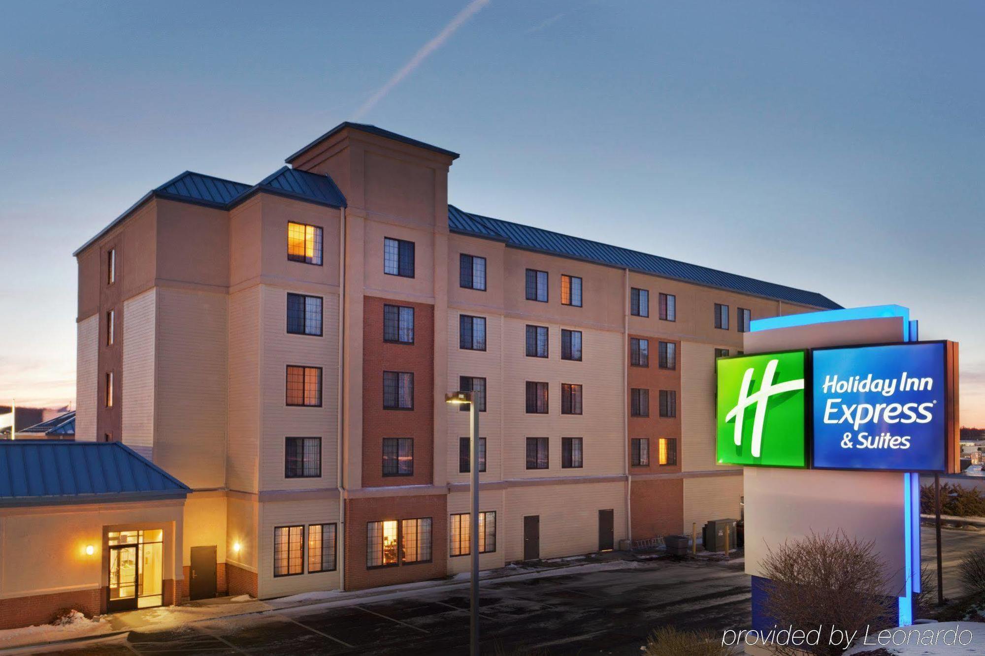 Holiday Inn Express Hotel & Suites Providence-Woonsocket By Ihg Exterior foto